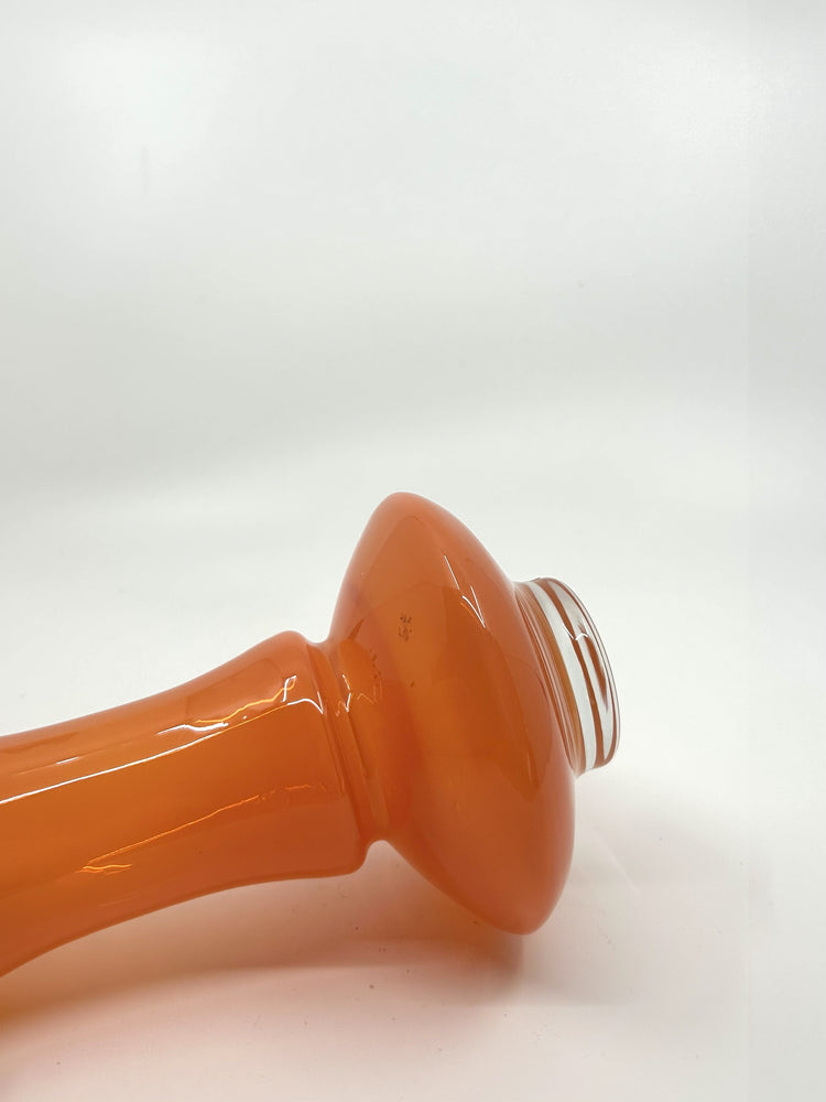 Mid-Century Vase von Bo Borgström, Åseda Glasbruk, in kräftigem Orange – nordisches Designobjekt mit Charakter.
