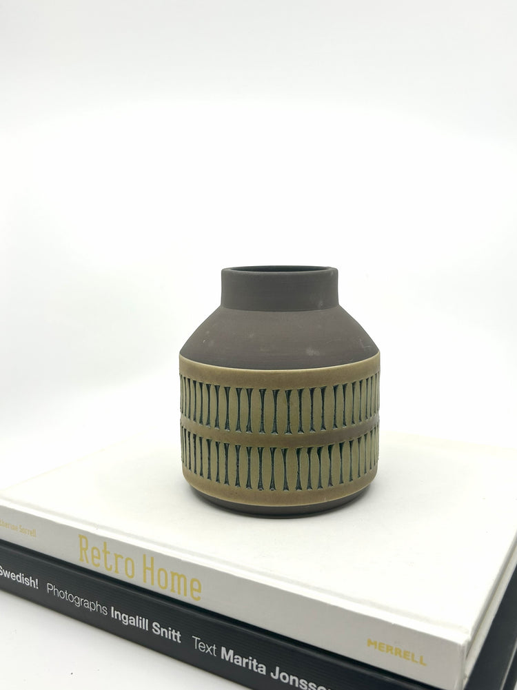 Vintage Tomas Anagrius Vase, handgedreht in den 60er Jahren, braun-grün glasierte Keramik aus der Alingsås Studio Werkstatt in Schweden.