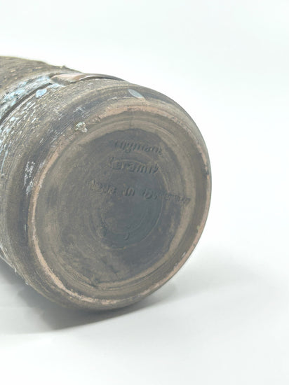 Unterseite der Vase mit Prägung „Tilgmans Keramik – Made in Sweden“