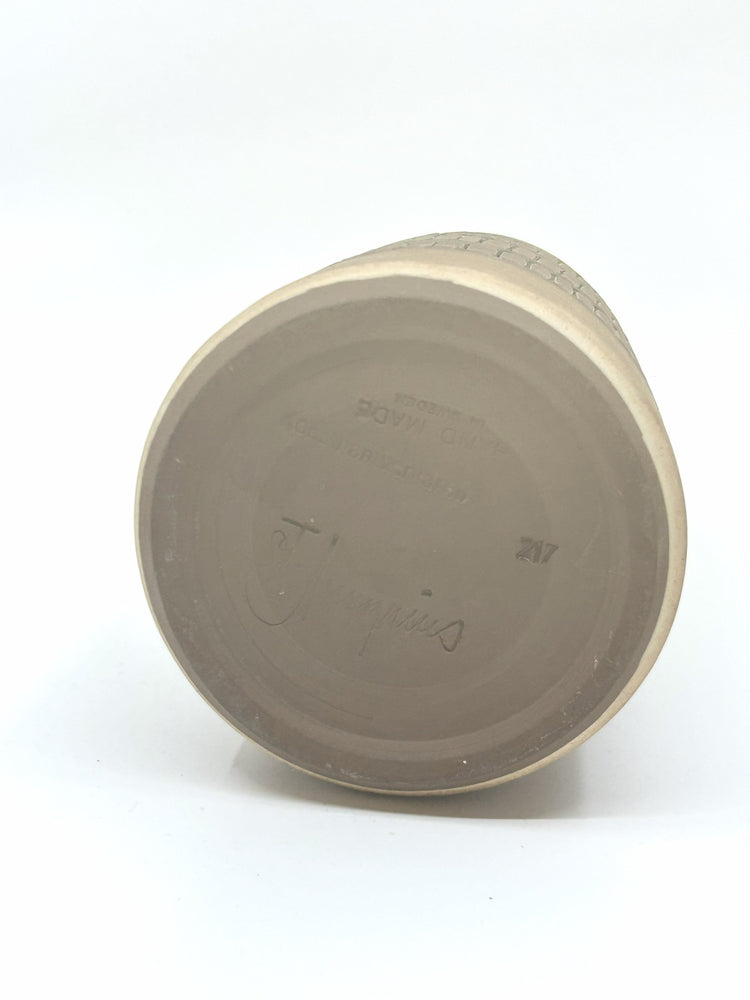 Signierte Tomas Anagrius Vase, Alingsås Studio, schwedische Keramikkunst aus den 60er Jahren mit handgedrehtem Boden und Künstlersignatur.