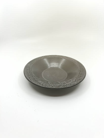 Graue Mid Century Modern Keramikschale „Granit“ von Hjördis Oldfors für Upsala-Ekeby, Schweden, 1960er Jahre, mit reliefverziertem Rand.