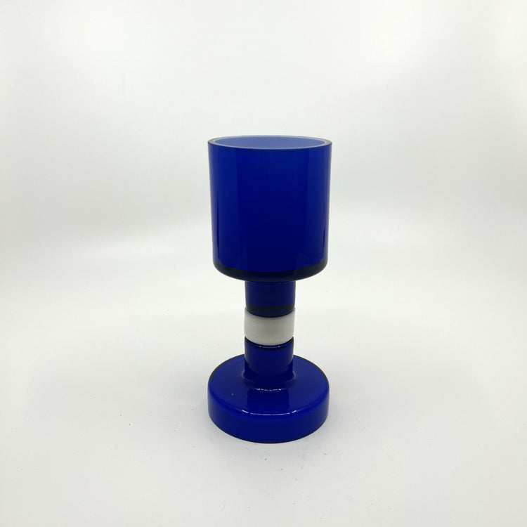 beidseitig verwendbarer Glas Kerzenständer in blau und weiß von Per-Olof Ström fü Alsterfors