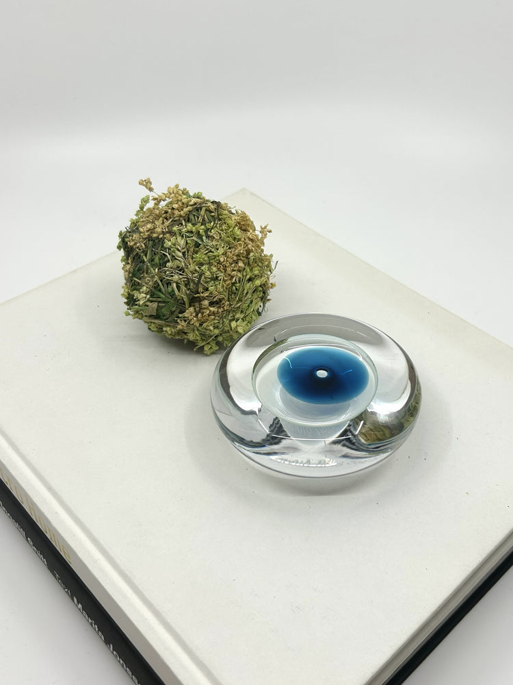 Hanne Dreutler & Arthur Zirnsack Briefbeschwerer für Studio Åhus, 1980er Jahre – skandinavisches Glasobjekt mit blauem Farbverlauf