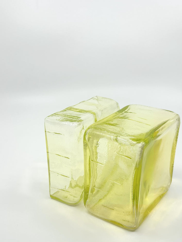 Detailansicht Riihimäen Lasi ‚Pala‘ Vase von Helena Tynell, Uraniumglas mit sanfter Struktur – Designklassiker der skandinavischen Moderne