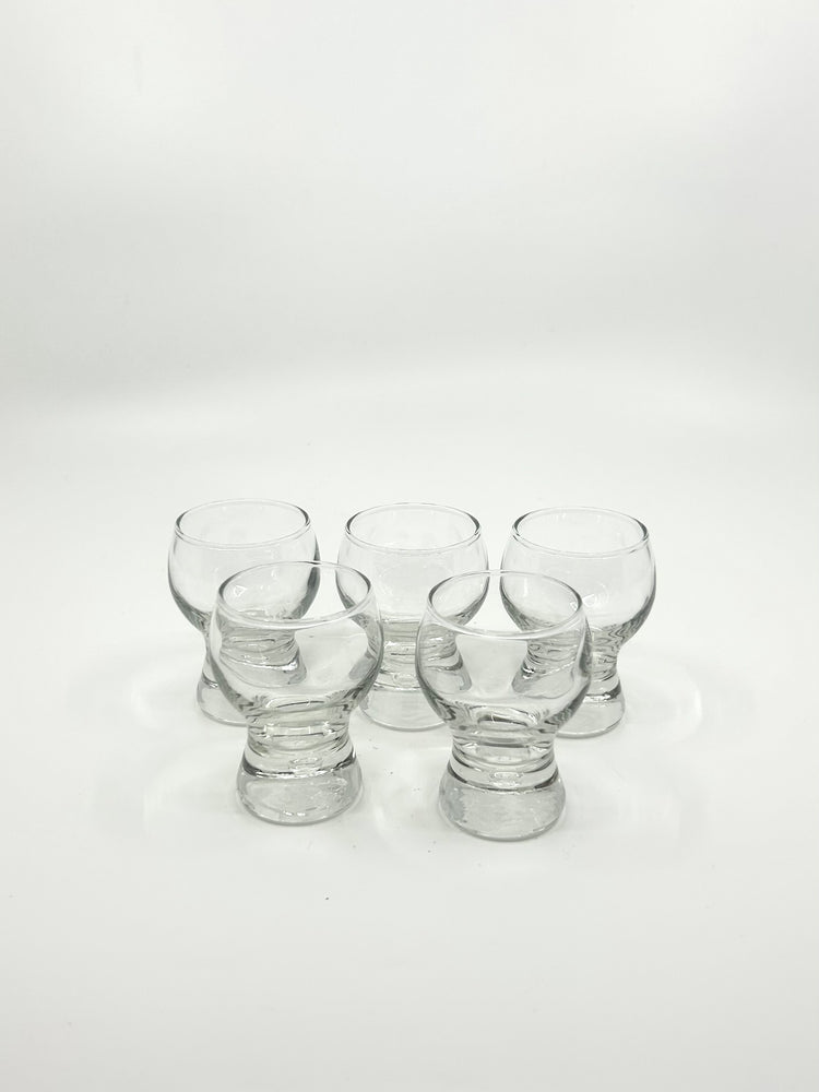 Fünf klare ‚Rondo‘ Gläser von Göran Wärff, Kosta Boda – handgefertigtes skandinavisches Glasdesign, 60er Jahre