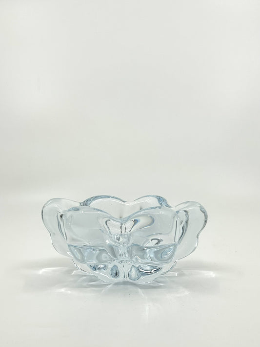 Skandinavische Glaskunst von Vicke Lindstrand – Stella Polaris Schale von Kosta Boda, 60er Jahre, klare Linien und sanfte Wellenstruktur in zartblau