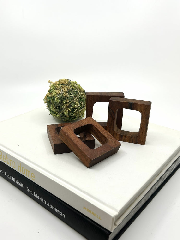 Teak Serviettenringe aus Dänemark, 1950er Jahre – klassisches Mid-Century-Design aus warmem Teakholz, skandinavische Tischkultur