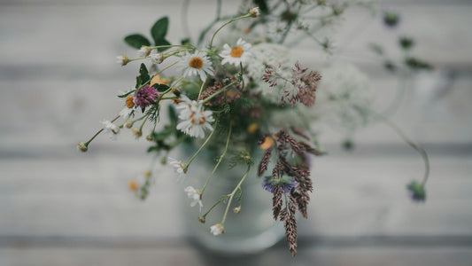So feiern die Schweden Midsommar: Licht, Liebe & Erdbeertorte