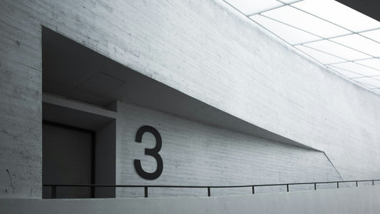 Minimalistische Architektur des Kiasma Museums in Helsinki mit Beton, Licht und klaren Linien
