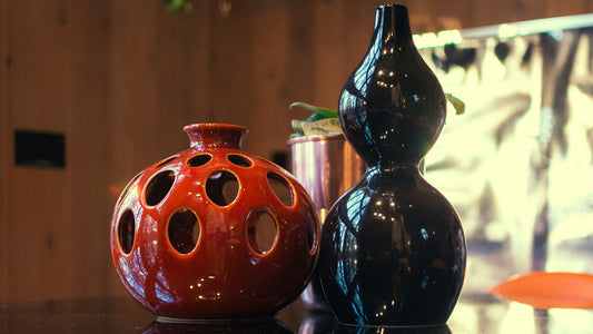 zwei Vintage Keramik Vasen in schwarz und rot, 1970s