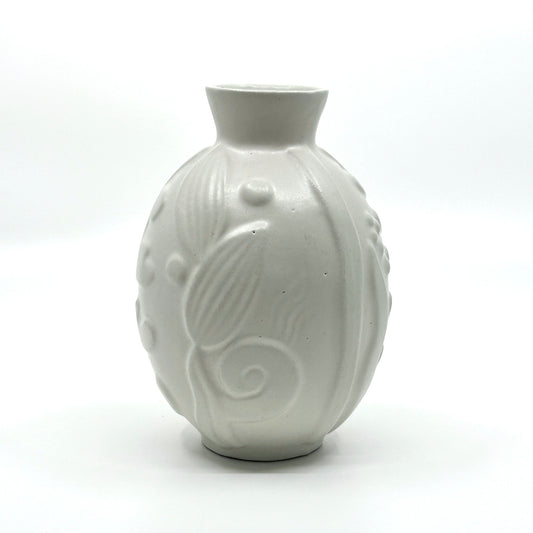 Anna-Lisa Thomson Vase von Upsala-Ekeby, Schweden: Seltene Keramikvase der 1940er Jahre mit fein strukturiertem Reliefmuster und organischen, blattartigen Formen – hochwertige skandinavische Keramikkunst und Sammlerstück