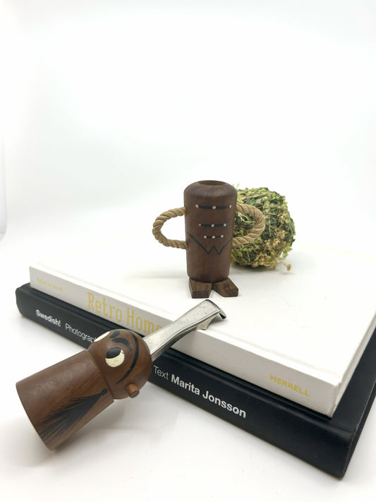 Vintage Flaschenöffner Figur aus Teakholz mit abnehmbarem Kopf, der als Kapselheber dient – Mid Century Design aus Dänemark.