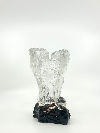 Pertti Santalahti Vase, Humppila, 70er Jahre – frei vor weißem Hintergrund, detailreich strukturierte Glasform.