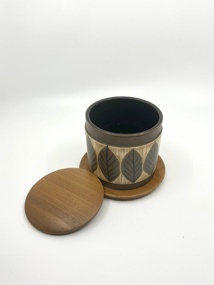 Skandinavische Keramikdose von Karl Holmberg / Upsala Ekeby, geöffnet mit Teakholzdeckel und Untersetzer, Schweden, 1960er Jahre.