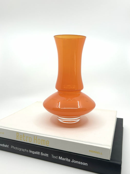 Orangefarbene Vintage-Vase von Bo Borgström für Åseda, schwedisches Glasdesign der 1960er-Jahre – zeitloses skandinavisches Interieur mit Geschichte
