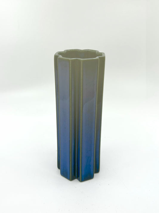 Vintage Vase Octagon von Karin Björquist für Gustavsberg, Schweden, 60er Jahre – geometrische Keramikvase in tiefem Blau, skandinavisches Design.