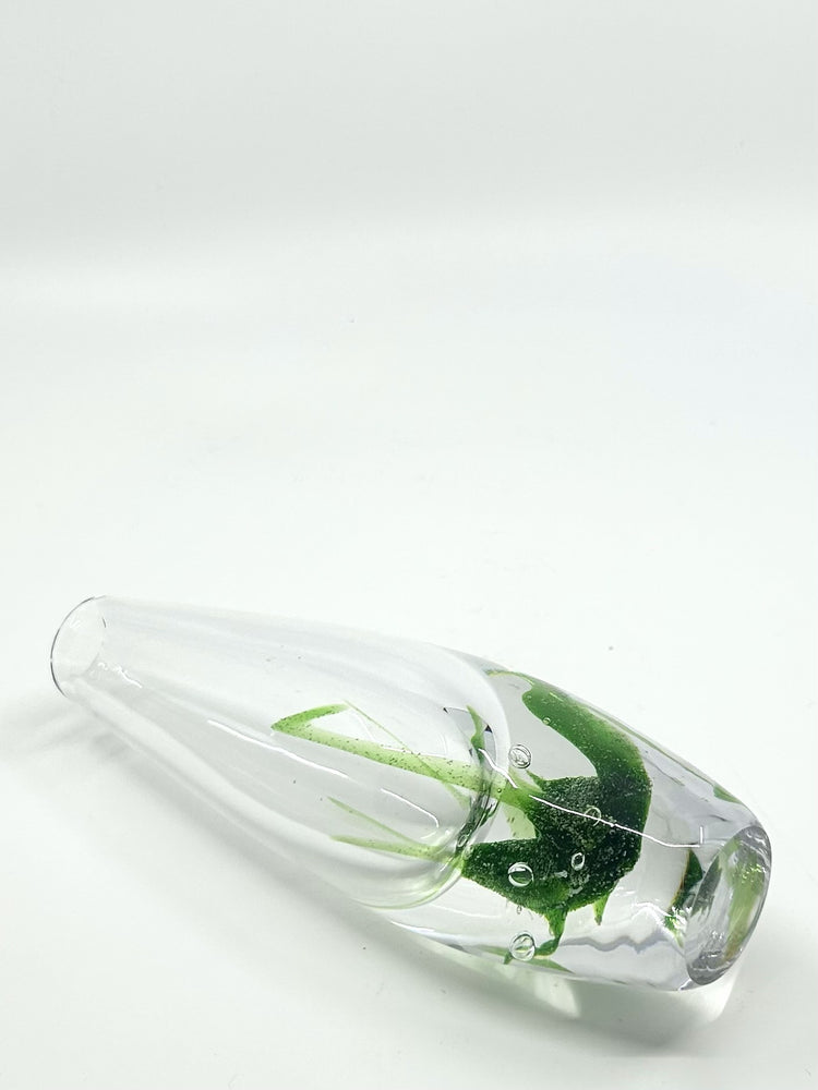 Seitenansicht der Glasvase Sjögräs von Vicke Lindstrand, schwedisches Vintage-Design der 60er-Jahre, Mid-Century-Stil, Grüne Einschlüsse mit Luftblasen