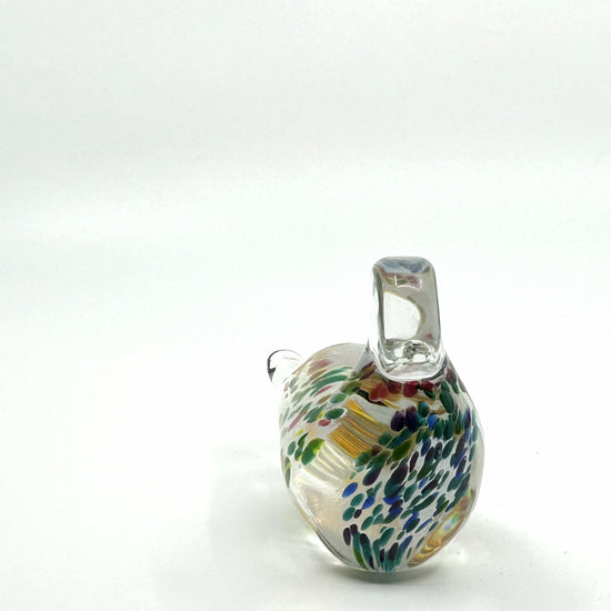 Josef Marcolin Vogel-Figur aus Glas: Vordere Ansicht der farbenfrohen Glasente mit transparentem Henkel – künstlerische Glaskunst und skandinavisches Design aus Ronneb