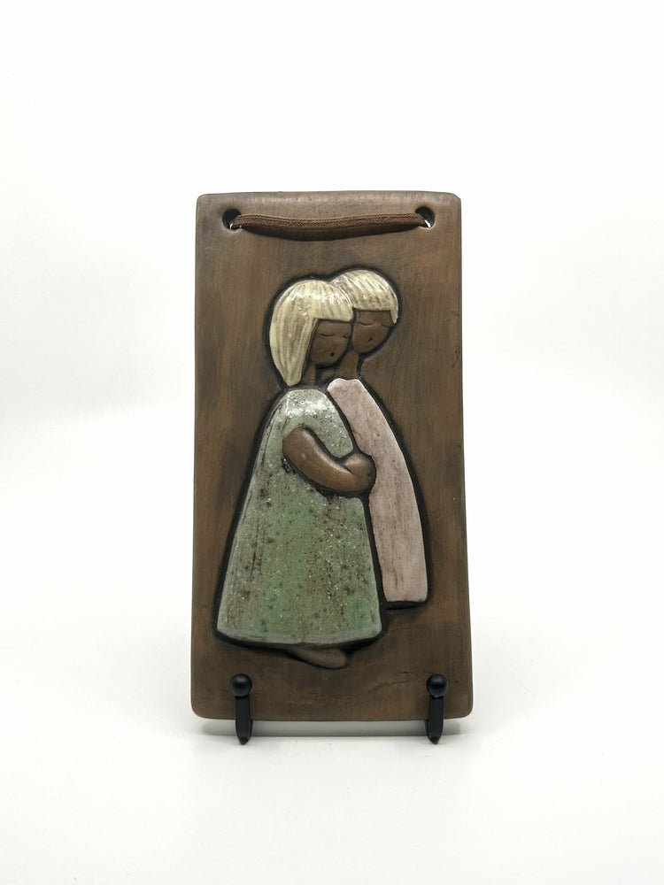 Keramik-Wandbild ‚Kinder‘ von Dagny Zackrisson für Christina Keramik, Schweden – liebevolle Wanddeko aus den 1960er Jahren im Mid-Century-Stil
