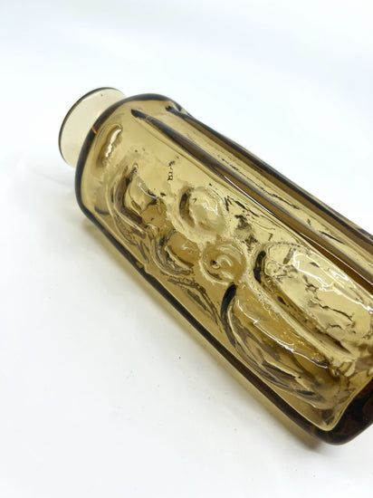 Detailaufnahme der Reliefstruktur der Erik Höglund „Adam & Eve“ Vase, Kosta Boda, 60er-Jahre, skandinavisches Glasdesign mit plastischer Oberfläche