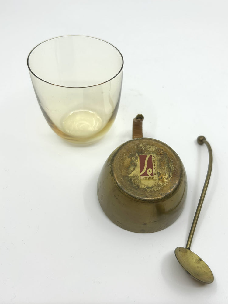 Markierung des Hein Matten Tee-Sets mit „SEECK Herford“-Label, 50er-Jahre, Designobjekt aus Glas und Messing