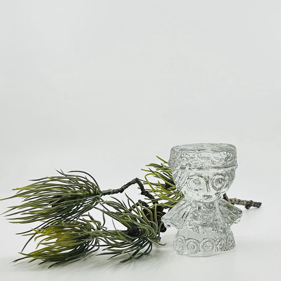 Reijmyre Glasengel aus Schweden, 1960er Jahre – elegante Figur im Stil der skandinavischen Moderne mit folkloristischen Elementen