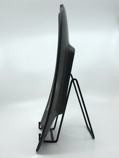 Seitliche Ansicht der Søholm Burgundia Keramikschale, minimalistisches dänisches Design der 60er Jahre im Stil von Holm Sørensen