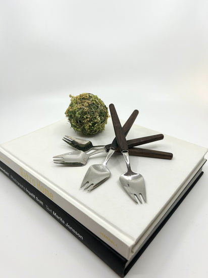 eak-Gabelset aus Schweden, Mid Century Besteck der 60er Jahre mit Griffen aus dunklem Holz, skandinavisches Vintage-Design