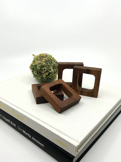 Teak Serviettenringe aus Dänemark, 1950er Jahre – klassisches Mid-Century-Design aus warmem Teakholz, skandinavische Tischkultur