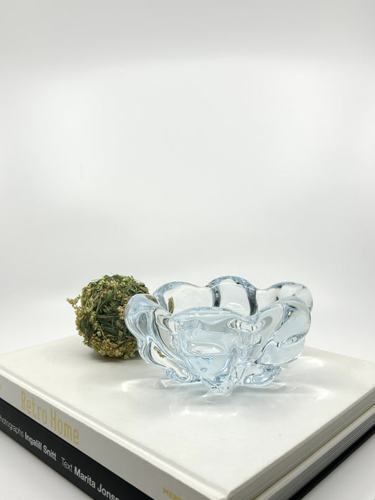 Vicke Lindstrand ‘Stella Polaris’ hellblaue Schale aus Glas für Kosta Boda, 1960er Jahre – skandinavisches Mid-Century-Design mit organischer Form